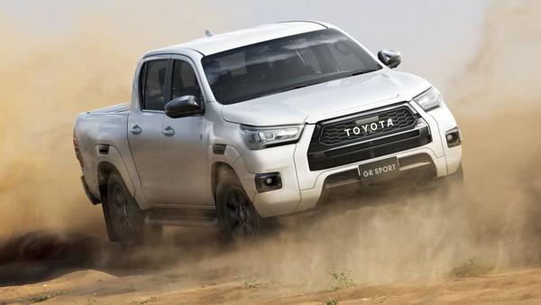 Toyota Hilux GR Sport 2022 với ngoại hình hầm hố, mạnh mẽ hơn