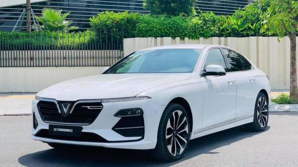 Giá lăn bánh VinFast Lux A2.0 tháng 01/2022