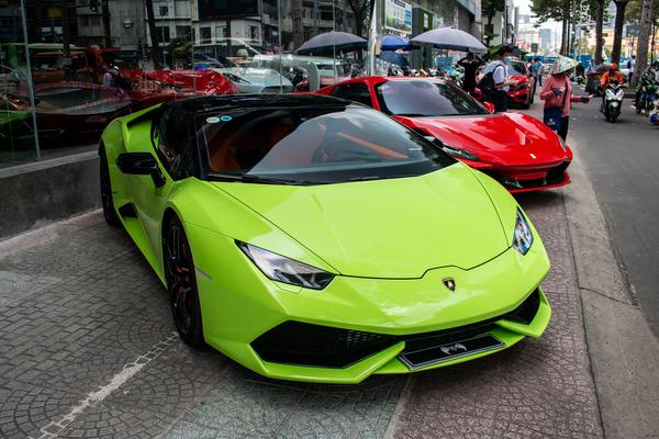 Lamborghini Huracan chính hãng với màu ngoại thất nổi bật tại TP.HCM