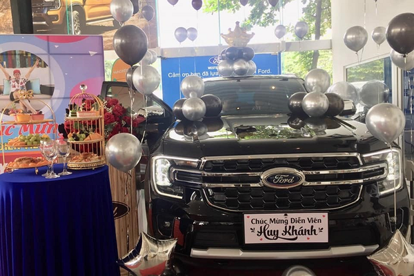 Diễn viên Huy Khánh "tậu" SUV 7 chỗ Ford Everest 2022 hơn 1,2 tỷ đồng