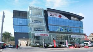 Toyota đóng cửa hai đại lý do lũ lụt nhưng vẫn nhận cứu trợ 100 hộ gia đình miền Trung