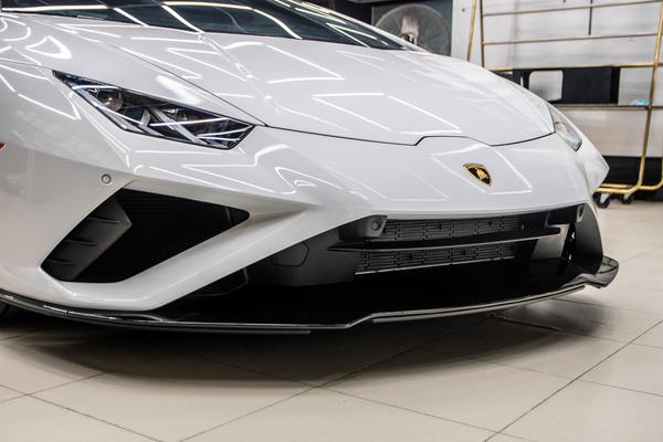 Cận cảnh Lamborghini Huracan EVO RWD tại TP.HCM