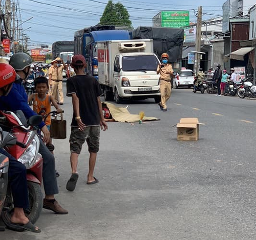 Người đàn ông bất ngờ ngã ra đường, bị xe ben cán trúng đầu tử vong tại chỗ