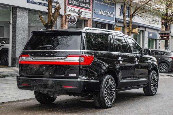 Cận cảnh SUV cỡ lớn Lincoln Navigator L Black Label 2022 tại Việt Nam