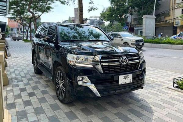 Toyota Land Cruiser đã qua sử dụng rao bán giá cao hơn xe mới cả tỷ đồng