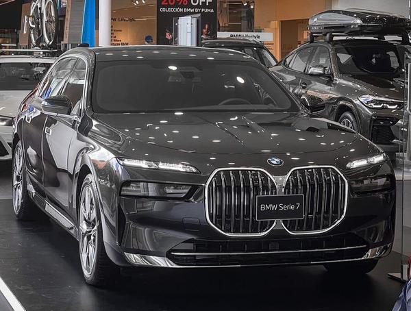 BMW 7-Series tiếp tục giảm giá gần nửa tỷ đồng, quyết cạnh tranh với Mercedes