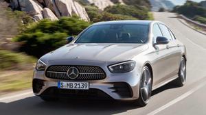 Mercedes-Benz E-Class 2021 mui trần giá 1,7 tỉ đồng