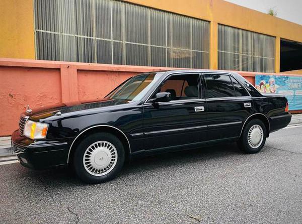 Toyota Crown 24 năm tuổi đẹp như mới rao bán giá tới 1,5 tỷ đồng, đắt hơn Camry bản cao cấp nhất