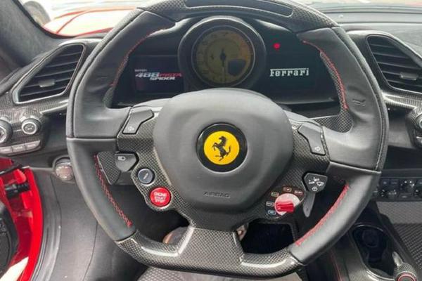 Ferrari 488 Pista Spider hơn 30 tỷ đồng cập cảng Đà Nẵng