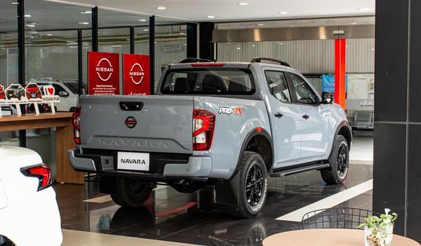 Xem trước Nissan Navara 2022 vừa cập bến đại lý tại Việt Nam, trang bị động cơ mới