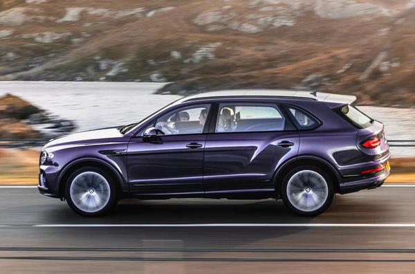 Hơn 3.000 xe Bentley Bentayga bị triệu hồi do lỗi camera lùi