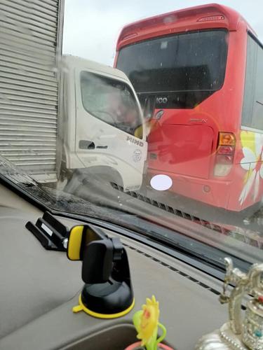 Tai nạn liên hoàn giữa 4 phương tiện trên cao tốc Pháp Vân - Cầu Giẽ khiến giao thông tắc nghẽn