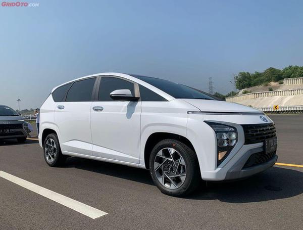 Đại lý nhận cọc Hyundai Stargazer, mẫu MPV "sánh ngang" Xpander