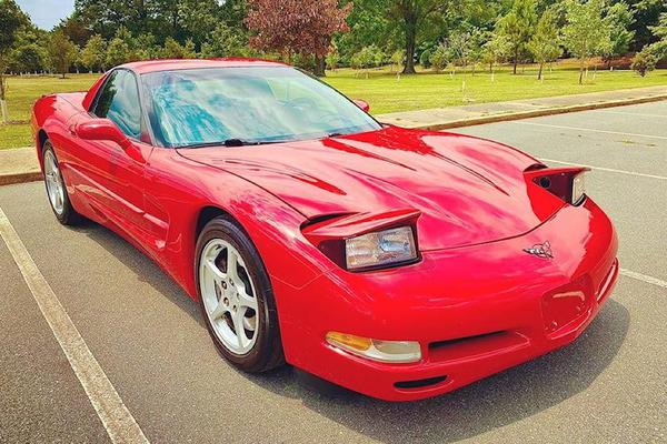 Những mẫu xe ô tô có đèn pha sáng tạo