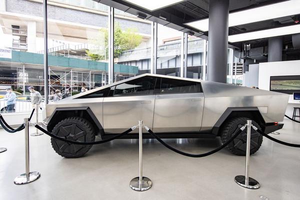 Tesla cho ra mắt hàng loạt xe điện chống đạn vào năm 2023