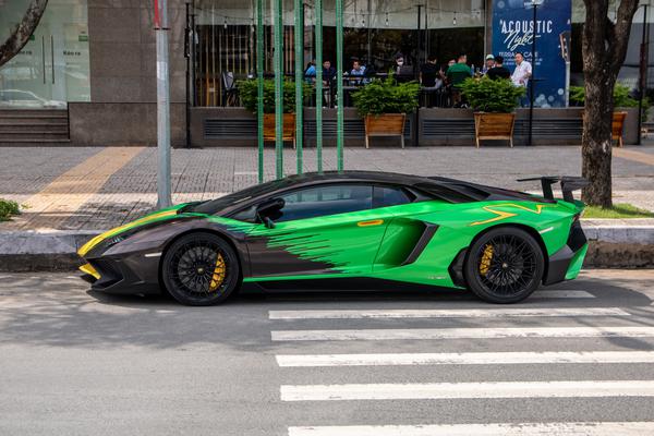 Ngắm Lamborghini Aventador SV mui cứng thứ 2 về Việt Nam