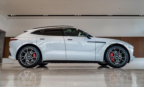 Siêu xe Aston Martin DBX chính thức có mặt tại thị trường Việt Nam