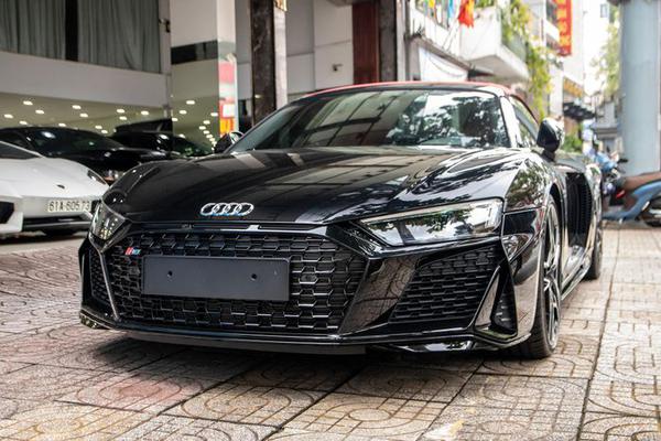 Chi tiết Audi R8 V10 Spyder 2022 vừa về nước, dùng chung động cơ với Lamborghini Huracan EVO Spyder