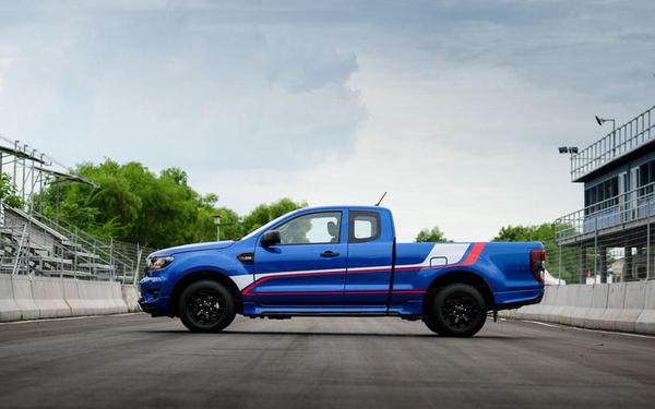 Ford Ranger ra mắt phiên bản đặc biệt 2 chỗ ngồi, lấy cảm hứng từ xe đua