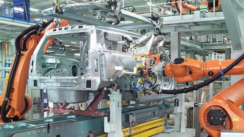 Sản lượng ô tô sản xuất của Vương quốc Anh giảm mạnh đến 27% do đại dịch COVID-19