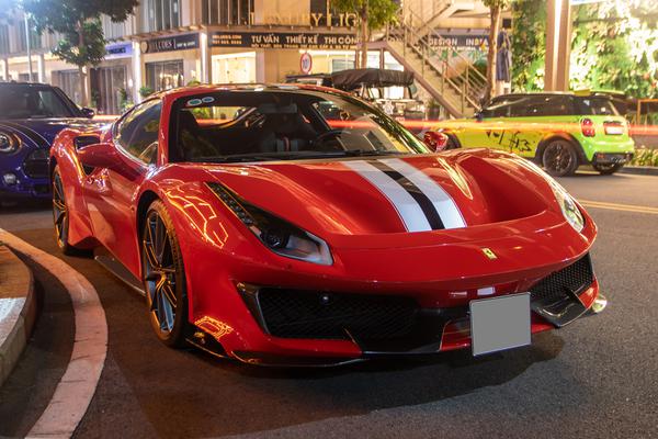 Chiêm ngưỡng Ferrari 488 Pista mui cứng đầu tiên tại Việt Nam