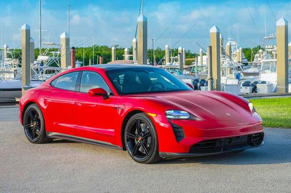 Top 10 mẫu sedan hạng sang đáng mua nhất năm 2022