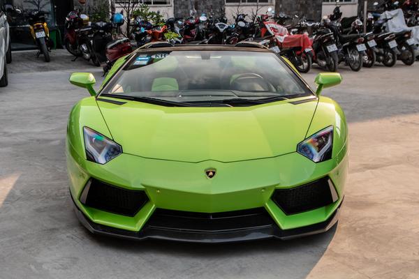 Chi tiết Lamborghini Aventador Roadster màu độc nhất tại TP.HCM