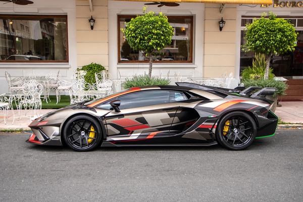 Lamborghini Aventador "thay áo mới" với gói độ Duke Dynamics tại TP.HCM