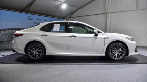 Đại lý bật mí trang bị trên Toyota Camry 2022 sắp mở bán tại Việt Nam