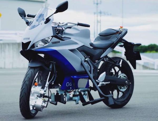Yamaha ra mắt mẫu Yamaha R25 tự thăng bằng cho người không biết lái xe máy