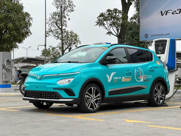 Doanh số thực của Vinfast sau khi trừ việc bán xe làm taxi là bao nhiêu?