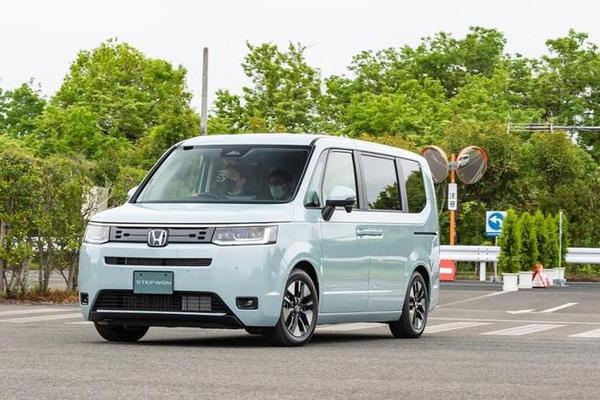 Honda Step WGN 2022 vừa mở bán đã "cháy hàng", giá chỉ từ 516 triệu đồng
