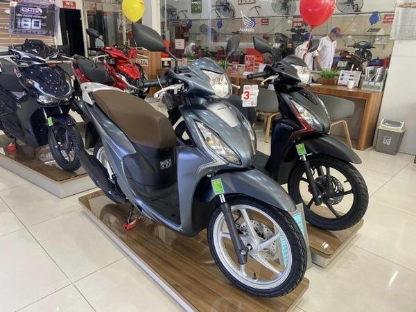 Giá xe Vision mới nhất tháng 5 đang giảm thấp chưa từng có, chưa tới 30 triệu đồng khiến dân tình xôn xao