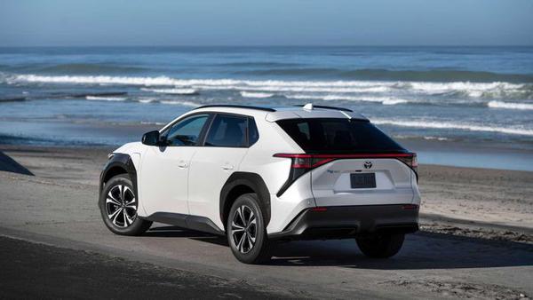 Toyota bZ4X bị thu hồi do bánh xe có thể rơi ra khi đang chạy