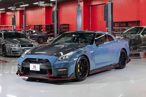 Nissan GT-R NISMO 2022 phiên bản đặc biệt với màu sơn xám độc đáo