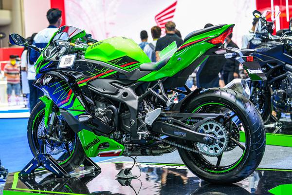 Ngắm mẫu sportbike Kawasaki ZX-4R 400 phân khối phân khúc nhập môn giá 220 triệu