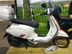 Vespa Sprint và GTS Super Racing Sixties công khai giá với bản phối màu mới cực chất