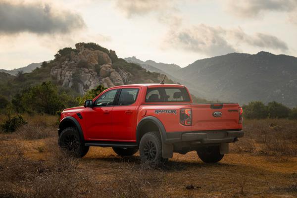 Chi tiết Ford Ranger Raptor 2023 giá từ 1,299 tỷ đồng tại Việt Nam