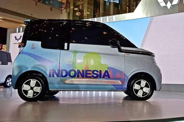 Ô tô điện giá rẻ Wuling EV 2022 ra mắt Đông Nam Á