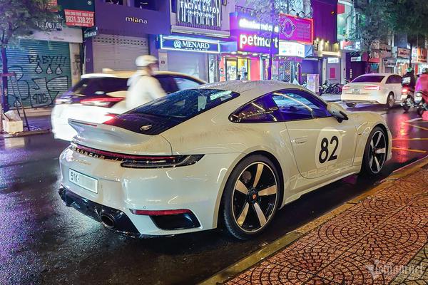 Ngắm Porsche 911 giá 20 tỷ của Cường Đô La trên phố