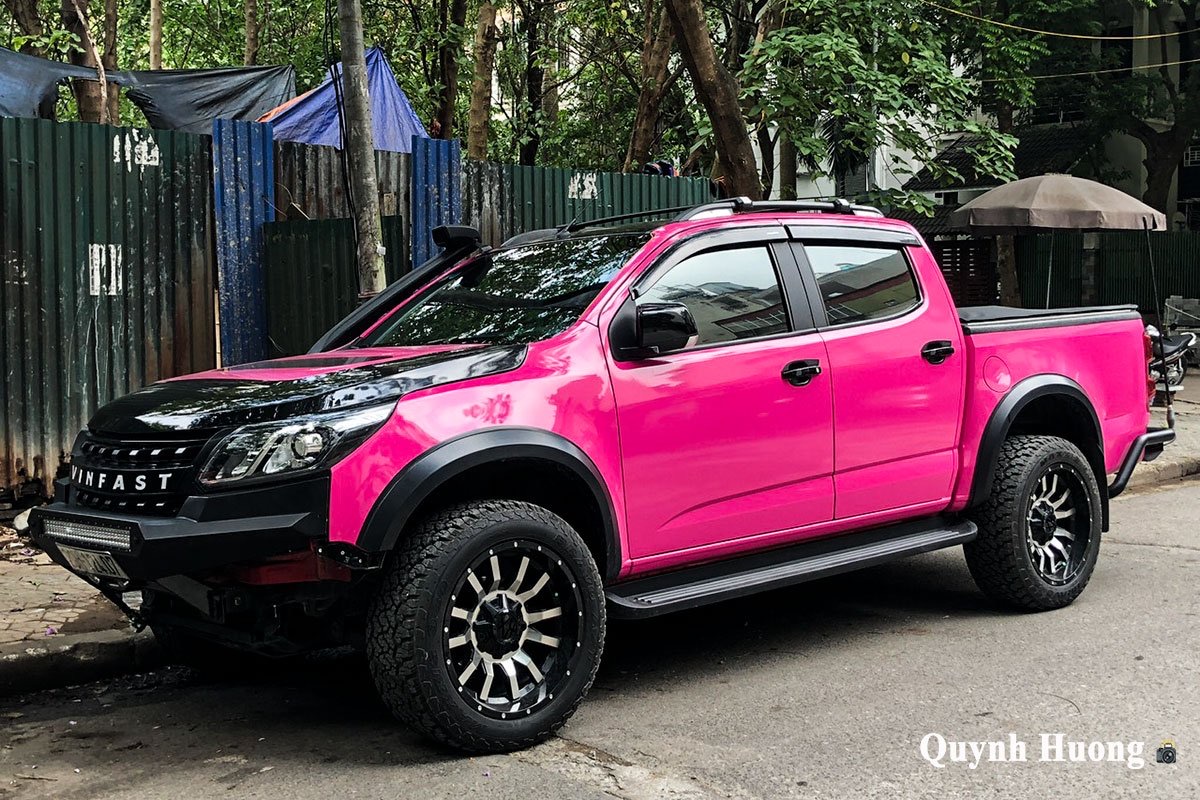 Cận cảnh Vinfast bán tải hồng