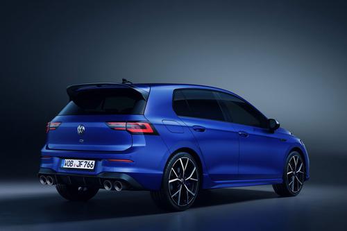Volkswagen Golf R 2021 sở hữu động cơ mạnh mẽ cùng ngoại hình bắt mắt hiện đã nhận đặt hàng