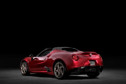 Alfa Romeo 4C Spider 2020 phiên bản đặc biệt lấy cảm hứng từ chiếc xe thể thao 33 Stradale