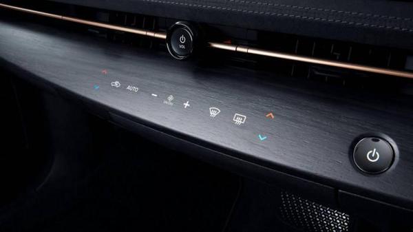 Nissan Ariya sở hữu công nghệ nút bấm "tàng hình" trên táp-lô
