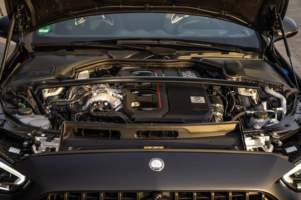 Siêu sedan Mercedes-AMG C63 E Performance bắt đầu nhận đặt hàng tại Việt Nam, giá từ 4.9 tỉ, mạnh ngang siêu xe