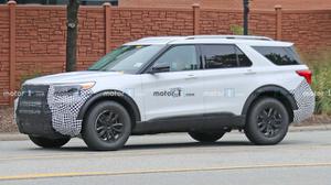 Ford Explorer mang tên FX4 vừa được phát hiện chạy thử tại Mỹ