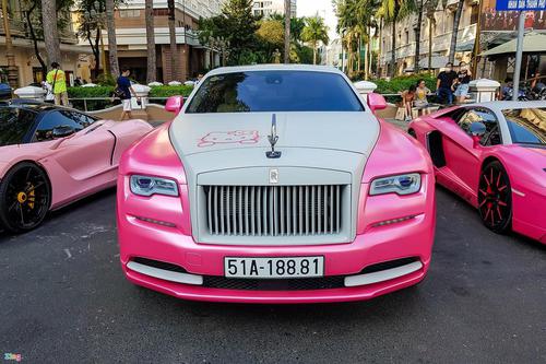 Bộ ba xe sang màu hồng Hello Kitty