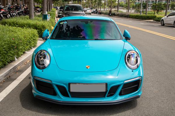 Ngắm Porsche 911 Carrera GTS với màu sơn hiếm xuống phố