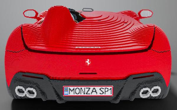 Ferrari Monza SP1 cỡ lớn được làm hoàn toàn bằng các mảnh ghép Lego