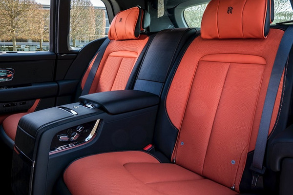 Rolls-Royce Cullinan với màu sơn độc đáo được lòng phái nữ